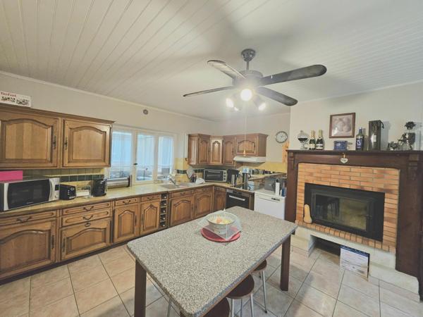 MAISON COEUR DU VILLAGE DANS CARTIER CALME