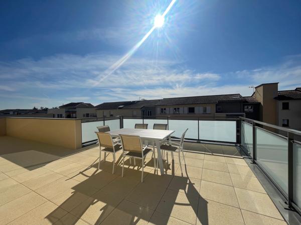 AU coeur de Craponne, cette petite résidence est au calme et bénéficie de belles vues dégagées