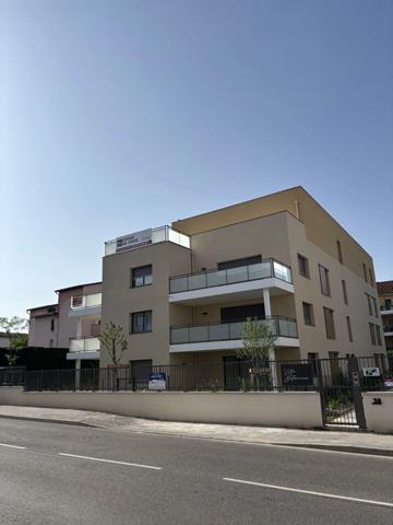 AU coeur de Craponne, cette petite résidence est au calme et bénéficie de belles vues dégagées