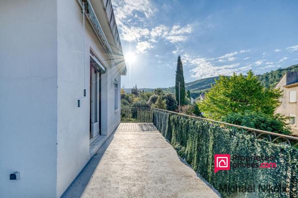 Maison avec dépendances centre ville Oraison