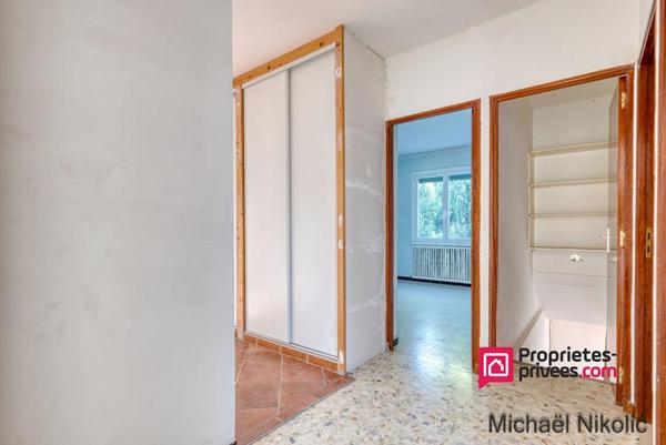 Maison avec dépendances centre ville Oraison