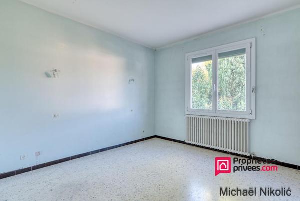 Maison avec dépendances centre ville Oraison