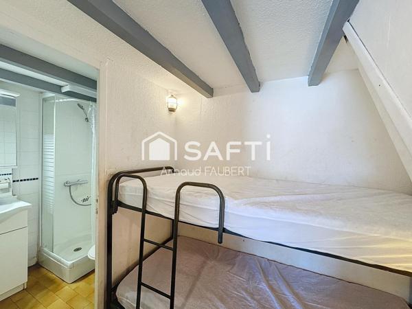 Pavillon avec terrasse piscine et parking