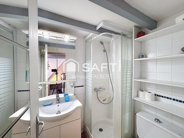 Pavillon avec terrasse piscine et parking