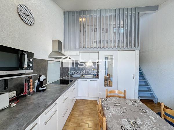 Pavillon avec terrasse piscine et parking