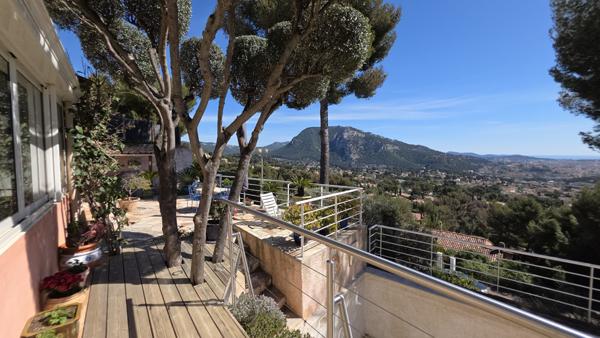 Toulon (83200) Magnifique maison en viager avec vue spectaculaire sur la rade de Toulon