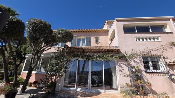 Toulon (83200) Magnifique maison en viager avec vue spectaculaire sur la rade de Toulon