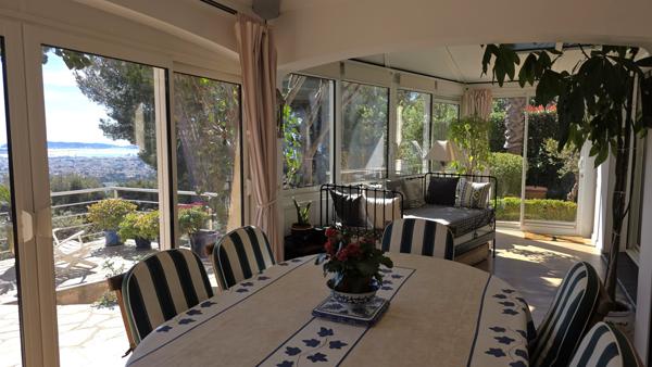 Toulon (83200) Magnifique maison en viager avec vue spectaculaire sur la rade de Toulon