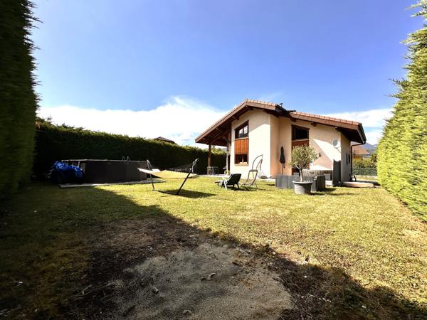 Maison familiale 4 chambres avec piscine, jacuzzi, carport et garage à Scionzier