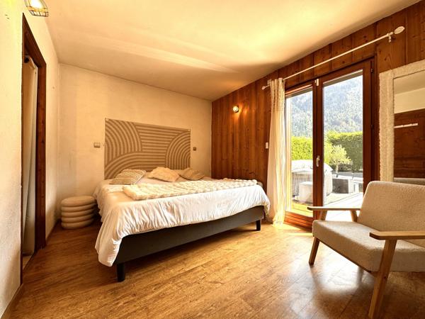 Maison familiale 4 chambres avec piscine, jacuzzi, carport et garage à Scionzier