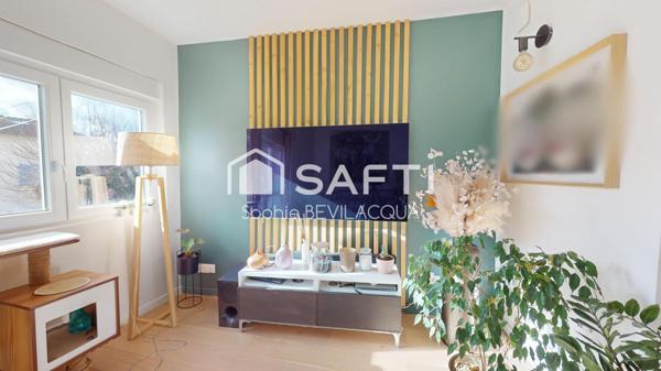 COMME UNE MAISON DE VILLE ENTIEREMENT REFAIT A NEUF AU CALME GARAGE ET PARKING