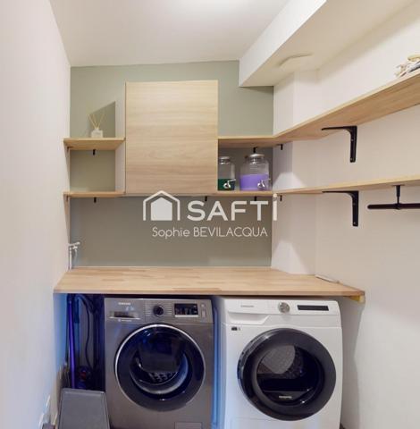 COMME UNE MAISON DE VILLE ENTIEREMENT REFAIT A NEUF AU CALME GARAGE ET PARKING