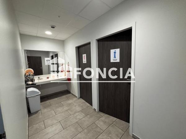 Location Local commercial 5 pièces - 70 RUE GUSTAVE EIFFEL Guilherand-granges 07500