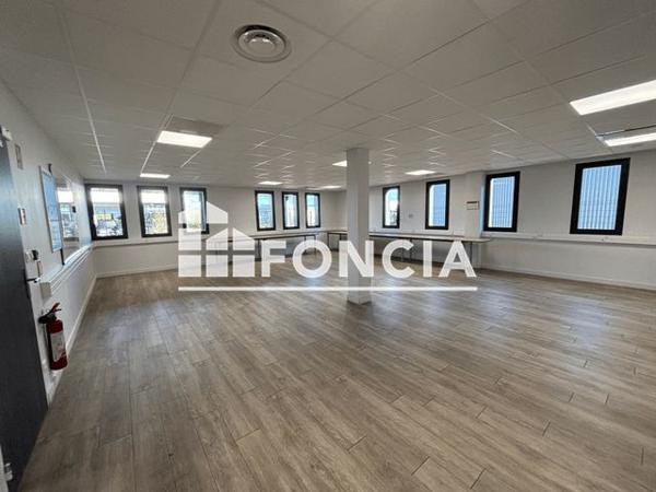 Location Local commercial 5 pièces - 70 RUE GUSTAVE EIFFEL Guilherand-granges 07500