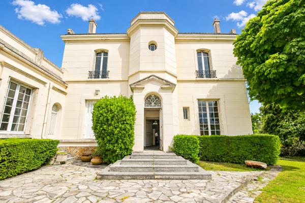 Vente Hôtel particulier La Celle-Saint-Cloud 10 Pièces 545 m²