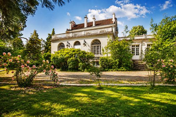 Vente Hôtel particulier La Celle-Saint-Cloud 10 Pièces 545 m²