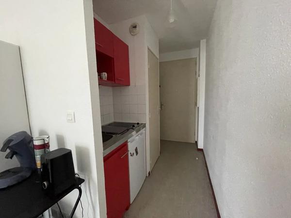 Location                                                      Studio
                        
                     1 pièces                      21 m2                     à Niort