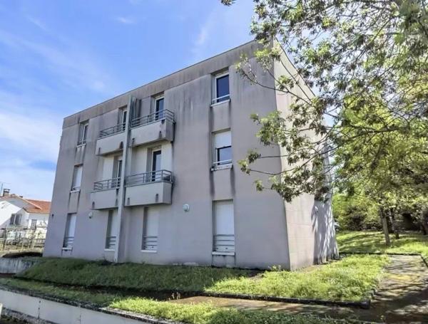Location                                                      Studio
                        
                     1 pièces                      21 m2                     à Niort