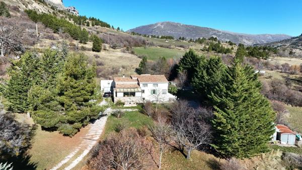 04200 Maison de campagne 210 m² sur 16500 m²