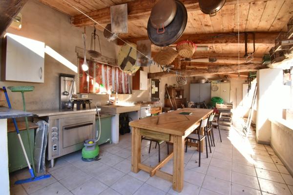 04200 Maison de campagne 210 m² sur 16500 m²