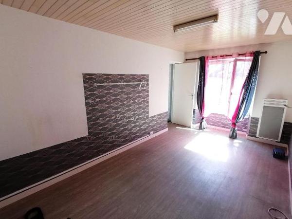 NOUVEAUTÉ TRENTE CINQ NOTAIRES !!

Venez découvrir cette charmante longère de plain-pied, off...