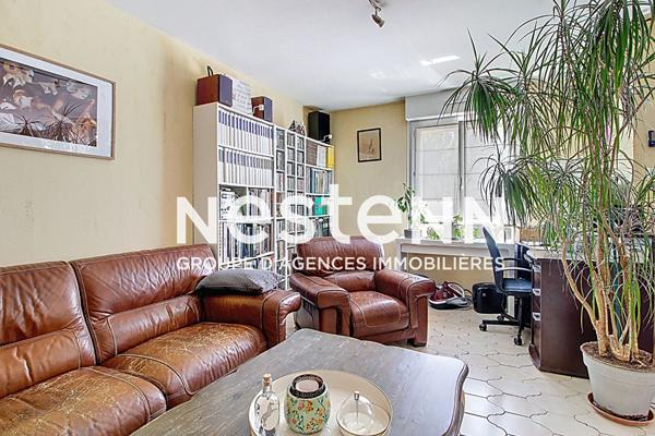 Appartement T4 - 2 chambres - 2 Balcons, Cave et Parking privé - Copropriété rénovée et clôturée - Secteur RAFOUR - 69500 BRON