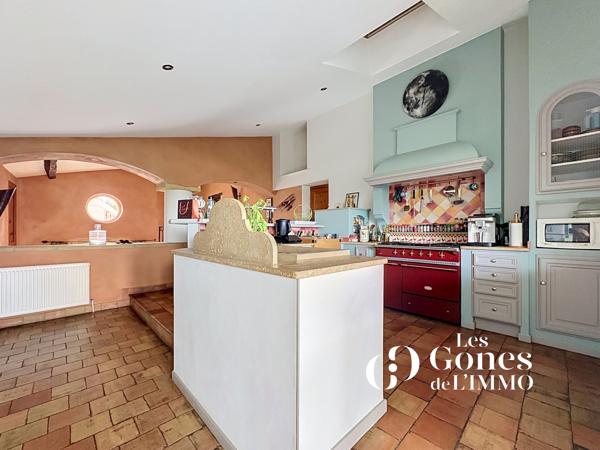Villa 6 pièce(s) 5 chambre(s) 246 m²