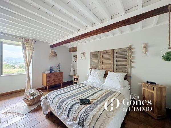 Villa 6 pièce(s) 5 chambre(s) 246 m²