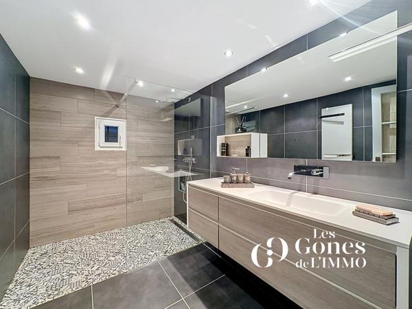 Villa 6 pièce(s) 5 chambre(s) 246 m²