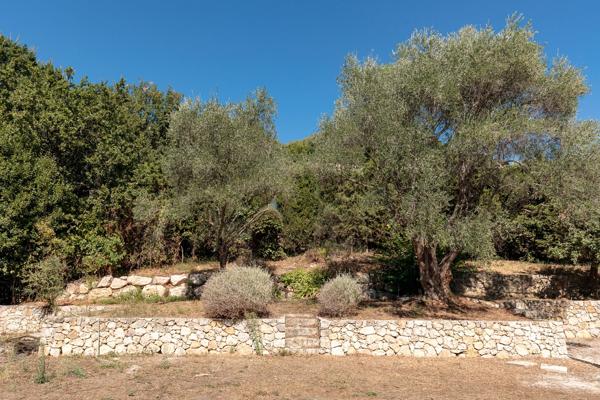 Duplex T5 à Grasse Saint-Jean – L’esprit d’une maison avec jardin de 1 400 m²