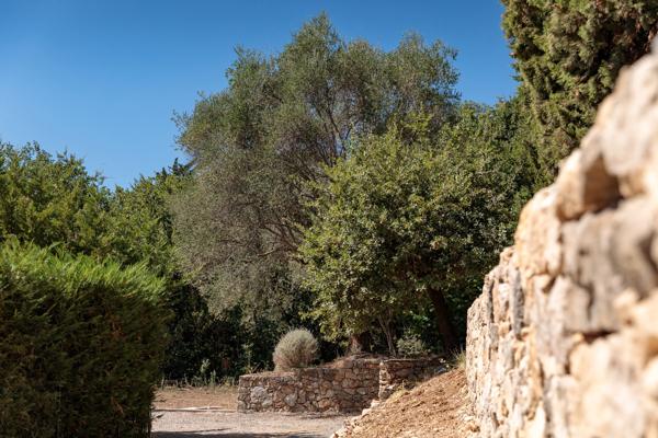 Duplex T5 à Grasse Saint-Jean – L’esprit d’une maison avec jardin de 1 400 m²