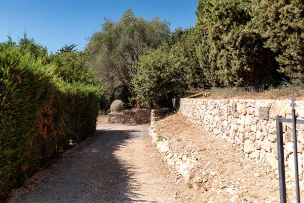 Duplex T5 à Grasse Saint-Jean – L’esprit d’une maison avec jardin de 1 400 m²