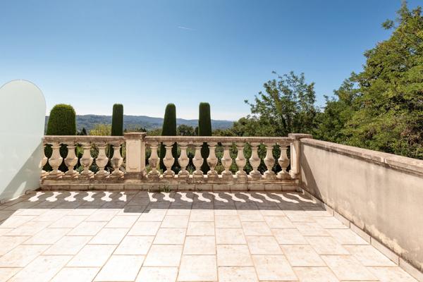 Duplex T5 à Grasse Saint-Jean – L’esprit d’une maison avec jardin de 1 400 m²
