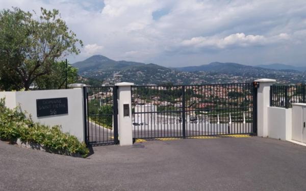 Stationnement à louer    Nice