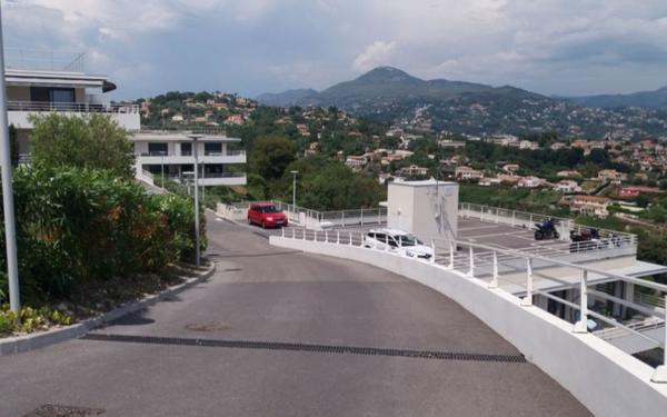 Stationnement à louer    Nice