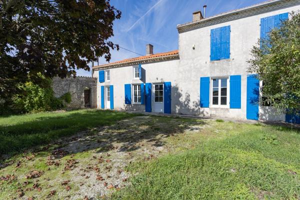 Maison Surgères 5 pièce(s) 243m²