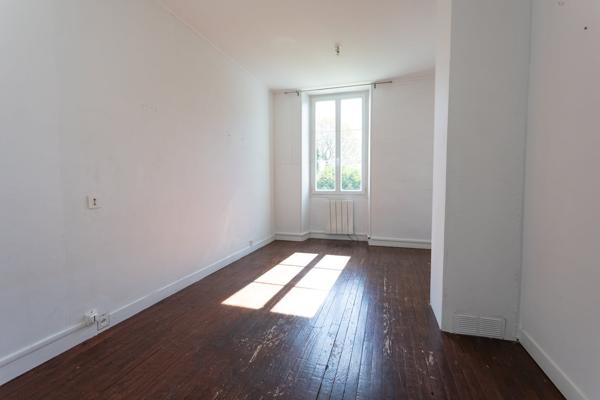 Maison Surgères 5 pièce(s) 243m²