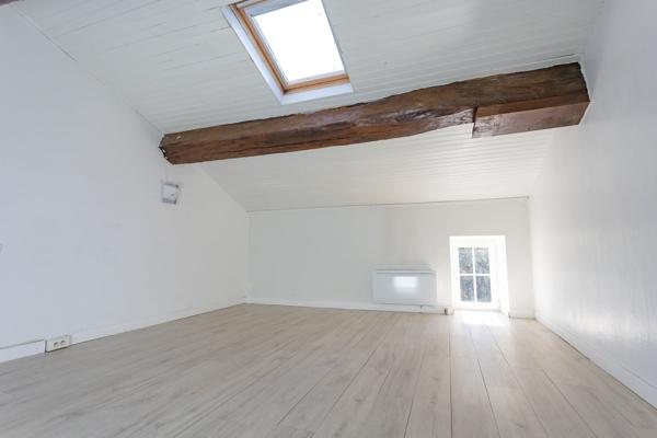 Maison Surgères 5 pièce(s) 243m²