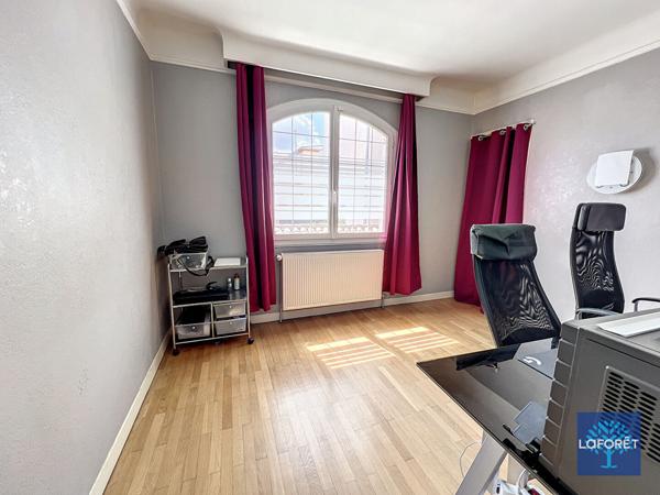 Achat maison près de MEYZIEU - 7 pièce(s) - 154 m² - 640 500 €