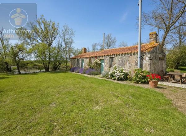 Vente                                                      Maison
                        
                     2 pièces                      63 m2                     à Sallertaine