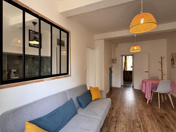 Appartement T2 meublé rénové traversant 49 m² dernier étage proche canal du Midi et centre-ville, petite copropriété, prêt à louer immédiatement