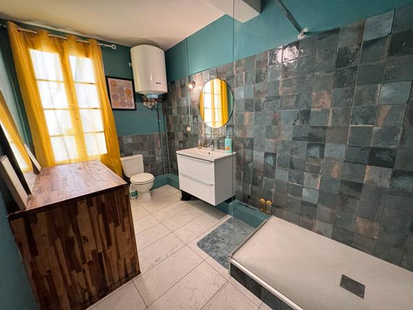 Appartement T2 meublé rénové traversant 49 m² dernier étage proche canal du Midi et centre-ville, petite copropriété, prêt à louer immédiatement