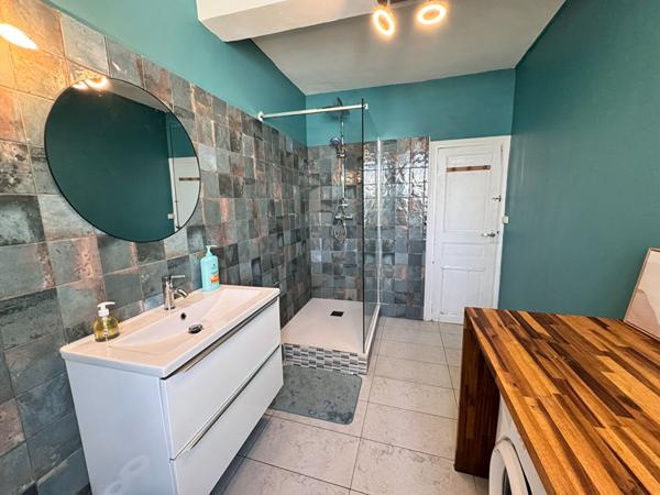 Appartement T2 meublé rénové traversant 49 m² dernier étage proche canal du Midi et centre-ville, petite copropriété, prêt à louer immédiatement