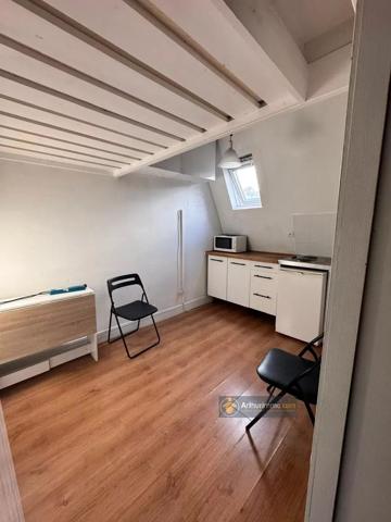Vente                                                      Appartement
                        
                     1 pièces                      16 m2                     à Paris 9