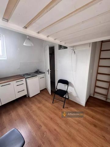 Vente                                                      Appartement
                        
                     1 pièces                      16 m2                     à Paris 9