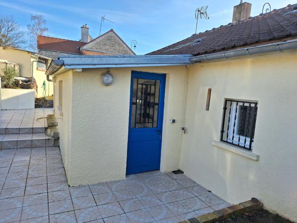 Mouroux (77120) Maison plain-pied 4 pièces 88 m2 env. , terrain 400 m2 et garage.