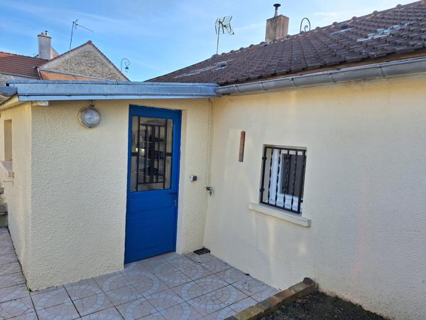 Mouroux (77120) Maison plain-pied 4 pièces 88 m2 env. , terrain 400 m2 et garage.