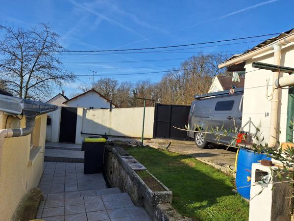 Mouroux (77120) Maison plain-pied 4 pièces 88 m2 env. , terrain 400 m2 et garage.