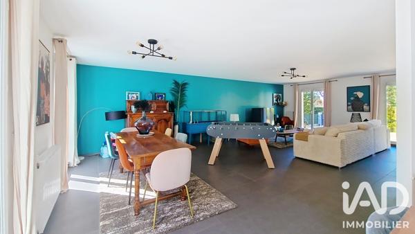 Maison à vendre 8 pièces 200 m² Saint-Fargeau-Ponthierry