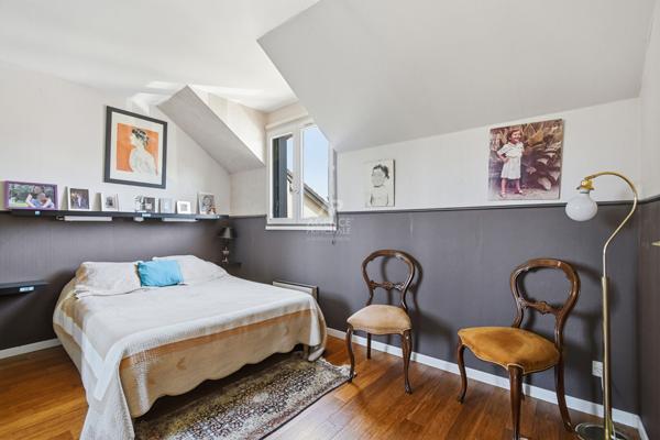 Maison Saint Germain En Laye 8 pièce(s) 183 m2 1 248 000 € **  - Référence  18527